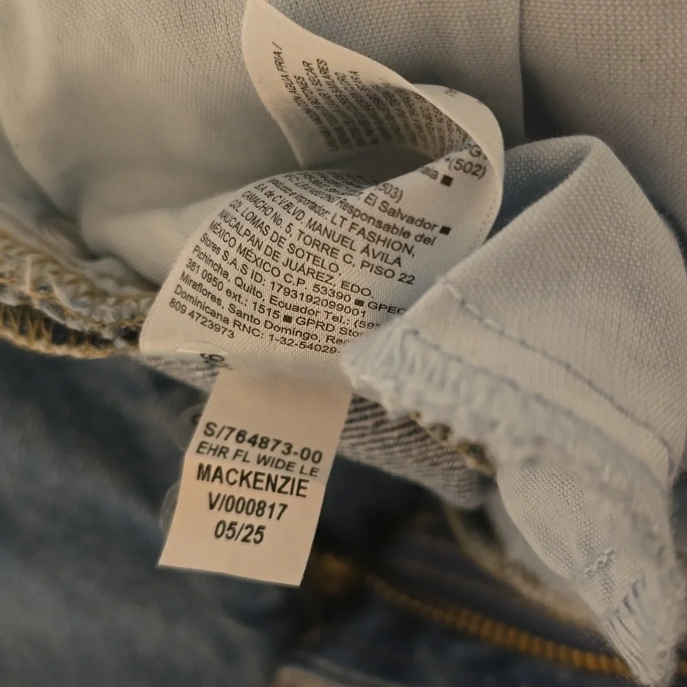 Old Navy Wide Leg Jeans - Picture 8 of 17